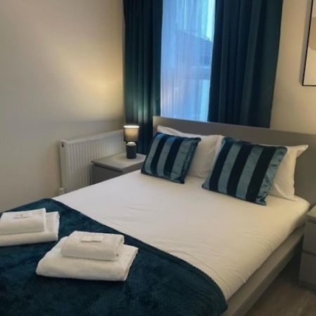 2 Bedroom Serviced Apartment # London Exteriör bild