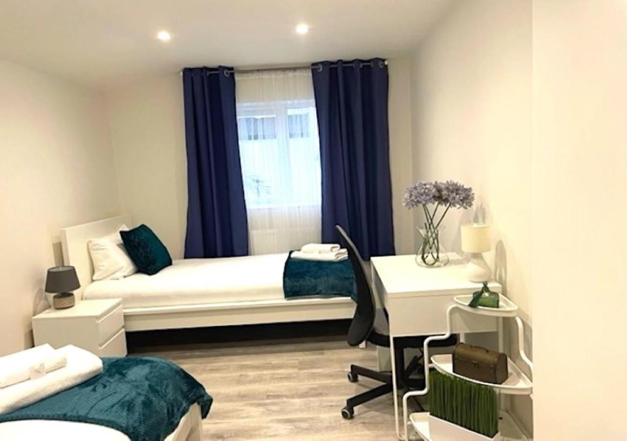 2 Bedroom Serviced Apartment # London Exteriör bild