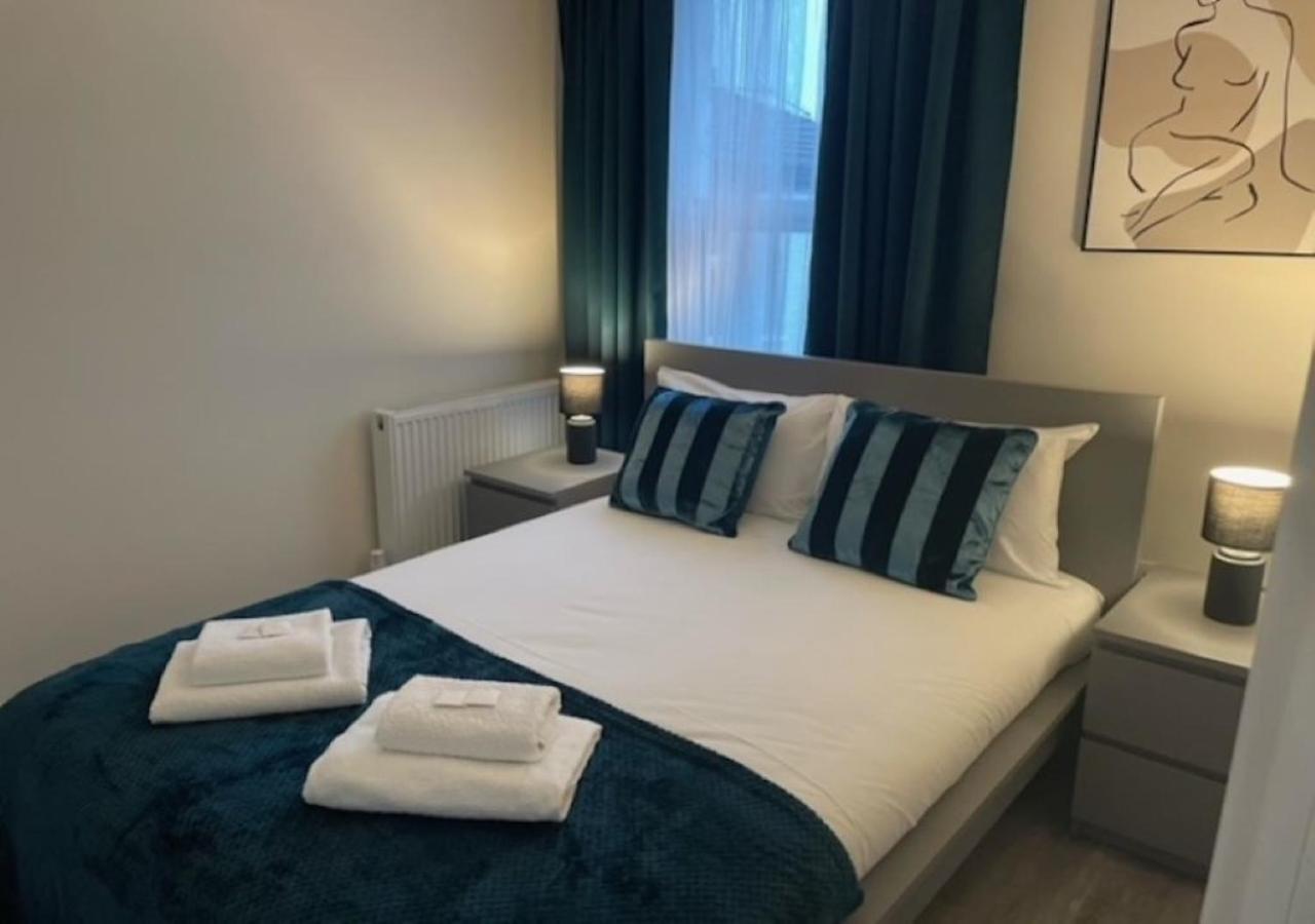 2 Bedroom Serviced Apartment # London Exteriör bild