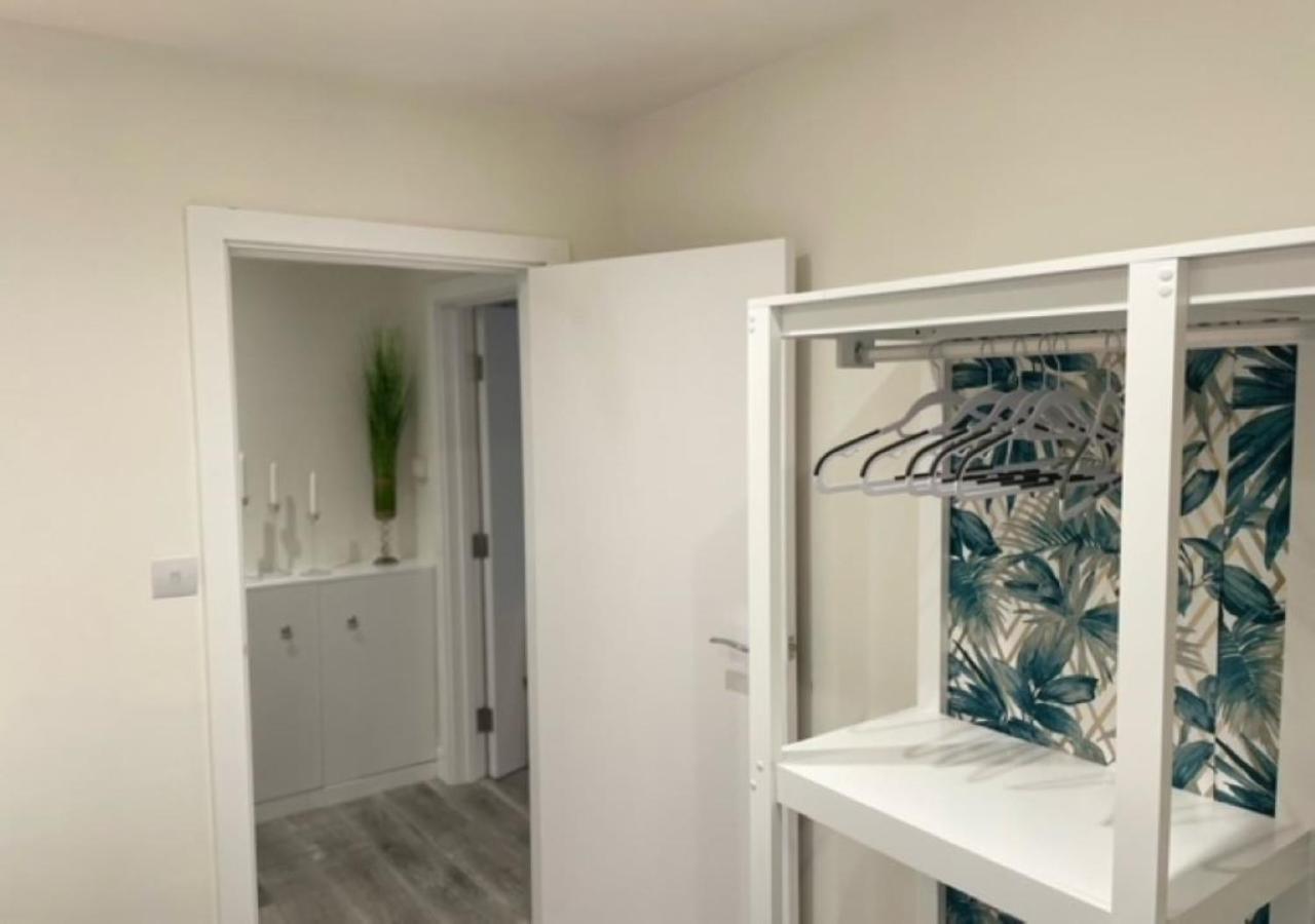 2 Bedroom Serviced Apartment # London Exteriör bild