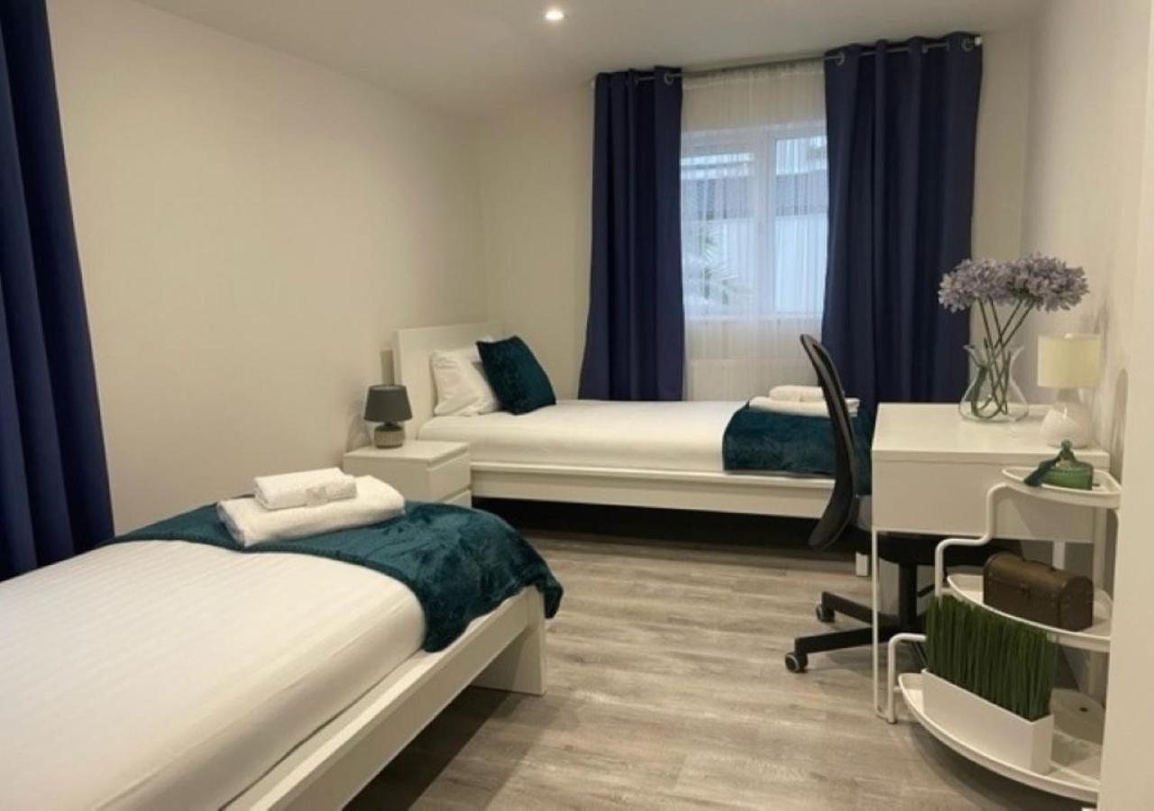 2 Bedroom Serviced Apartment # London Exteriör bild